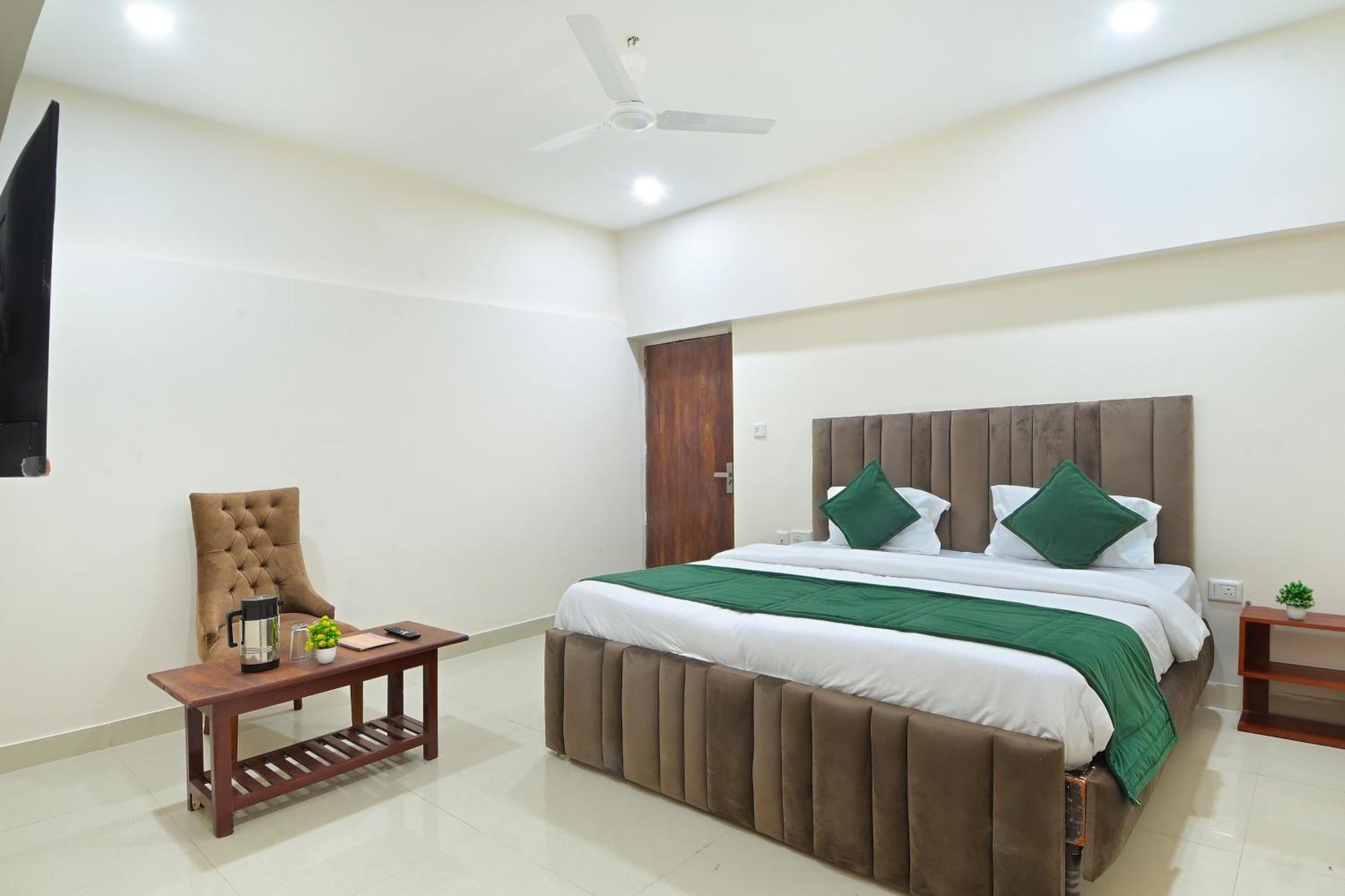 Chowdhry Tourist Lodge - New Delhi Railway Station - 2 Minutes Walk Экстерьер фото